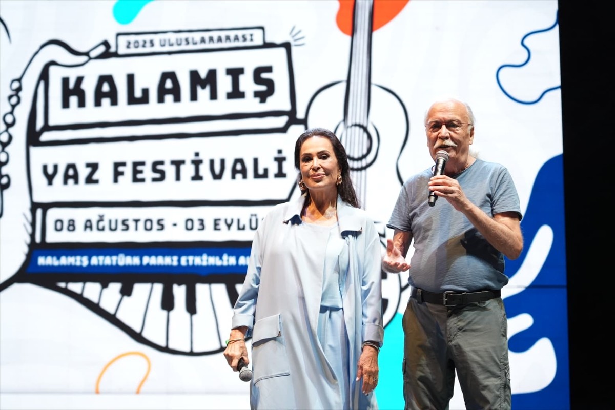 Kadıköy Belediyesinin bu yıl 5'incisini düzenlediği Uluslararası Kalamış Yaz Festivali, "Selvi...