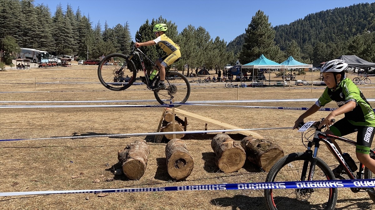 Kahramanmaraş'ın Onikişubat ilçesi Başkonuş Yaylası'nda düzenlenen "Uluslararası Kahramanmaraş MTB...