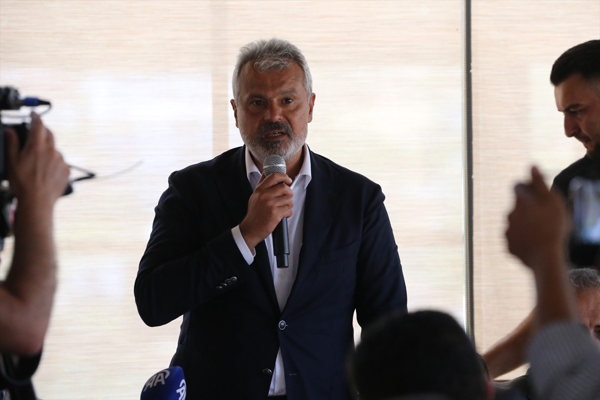 Kahramanmaraş merkezli 6 Şubat 2023'teki depremlerde hasar gören Hatay Stadyumu'nda onarım...