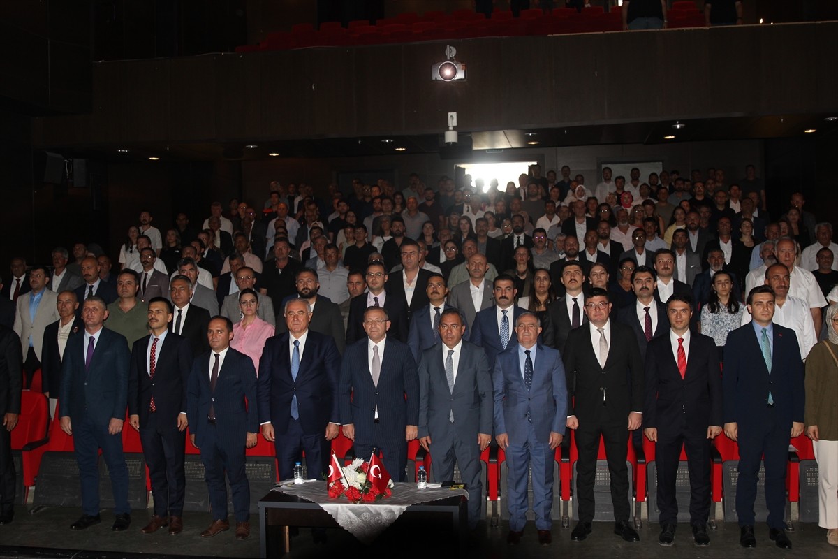 Kamu Başdenetçisi Mehmet Akarca, Kars İl Kültür ve Turizm Müdürlüğü Konferans Salonu'nda...