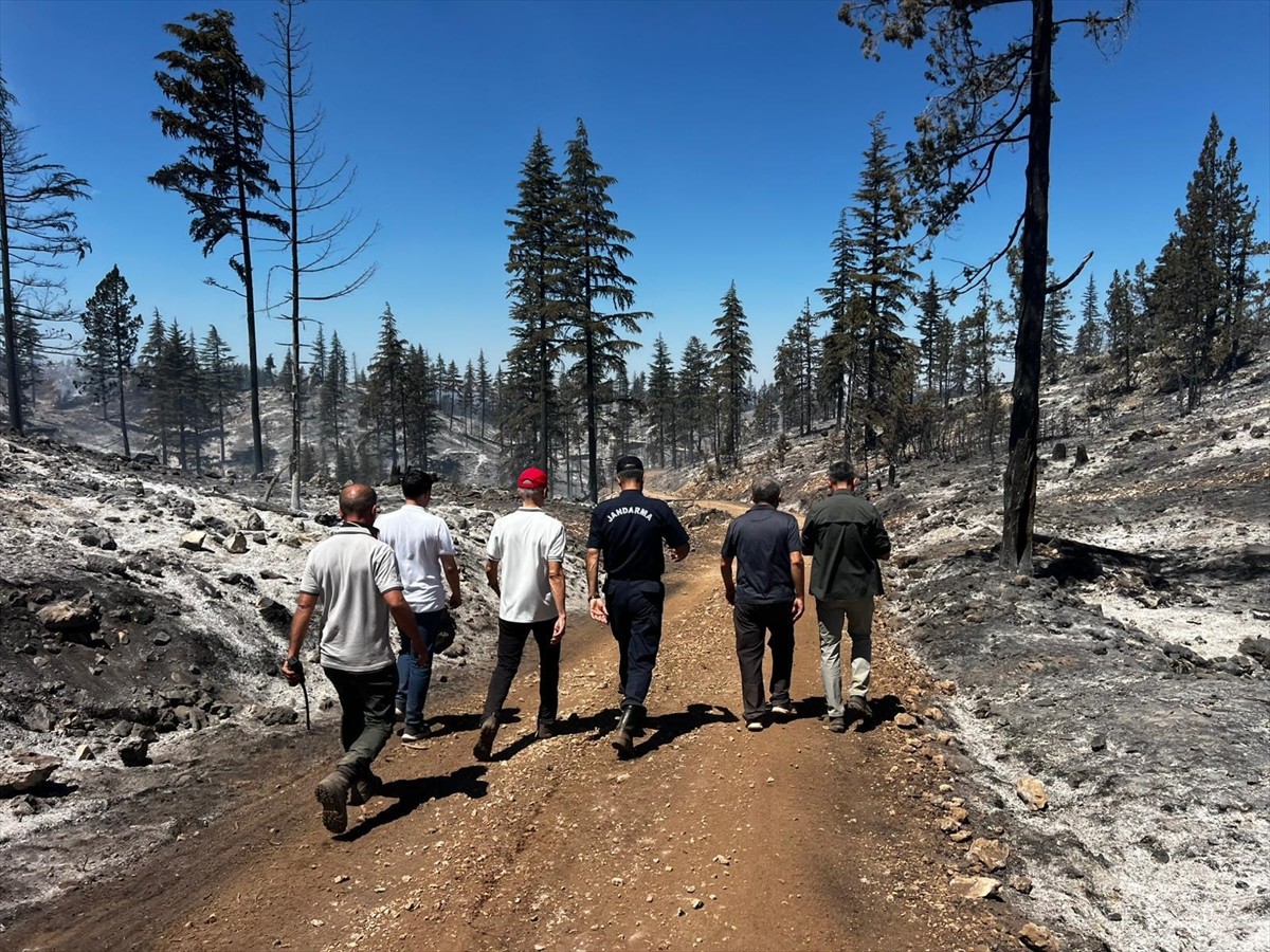 Karaman Valisi Mehmet Fatih Çiçekli (ortada) ve İl Jandarma Komutanı Kıdemli Albay Osman Saygılı...