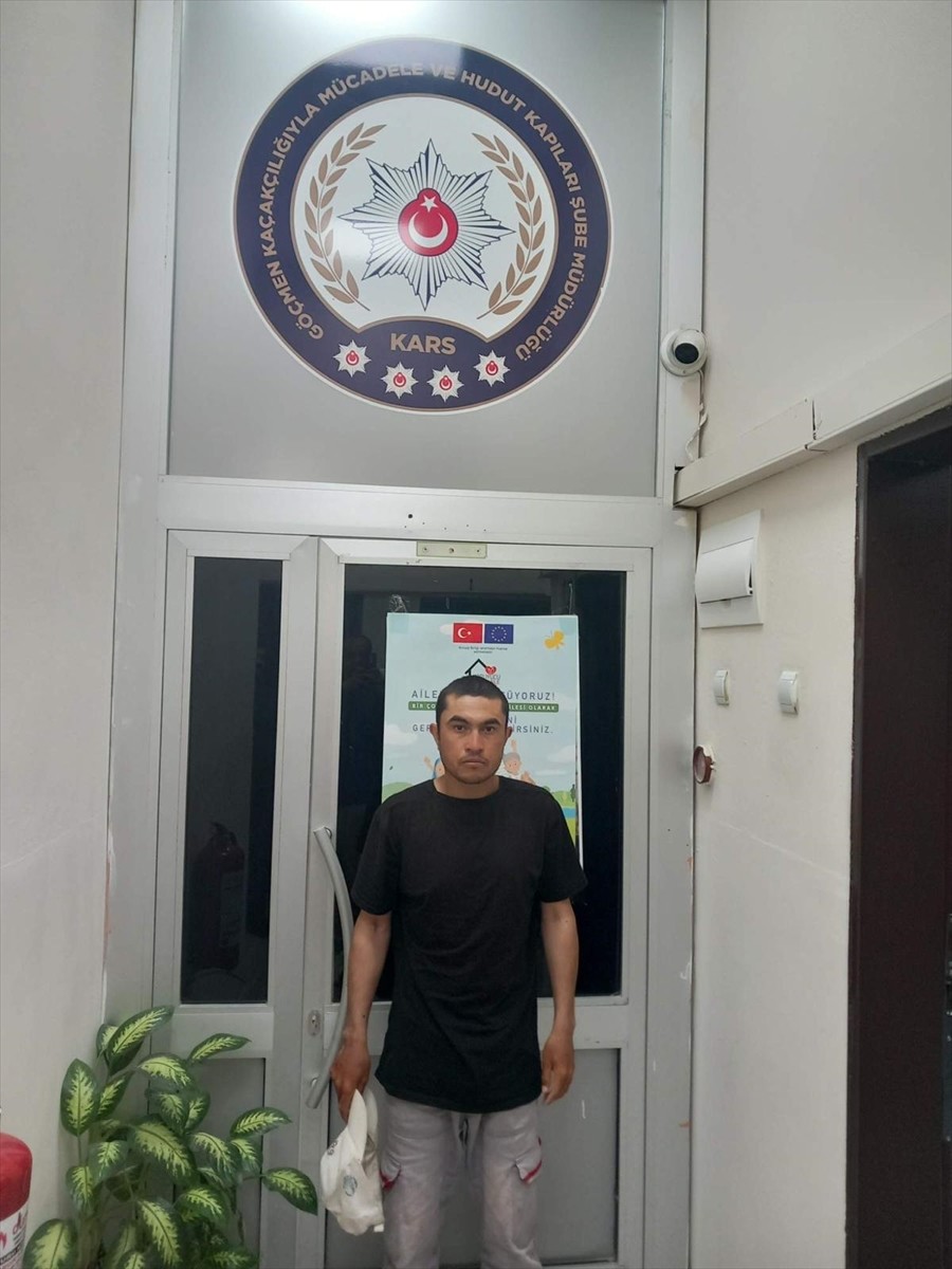 Kars'ta yasa dışı yollarla yurda girdiği belirlenen 16 düzensiz göçmen yakalandı.