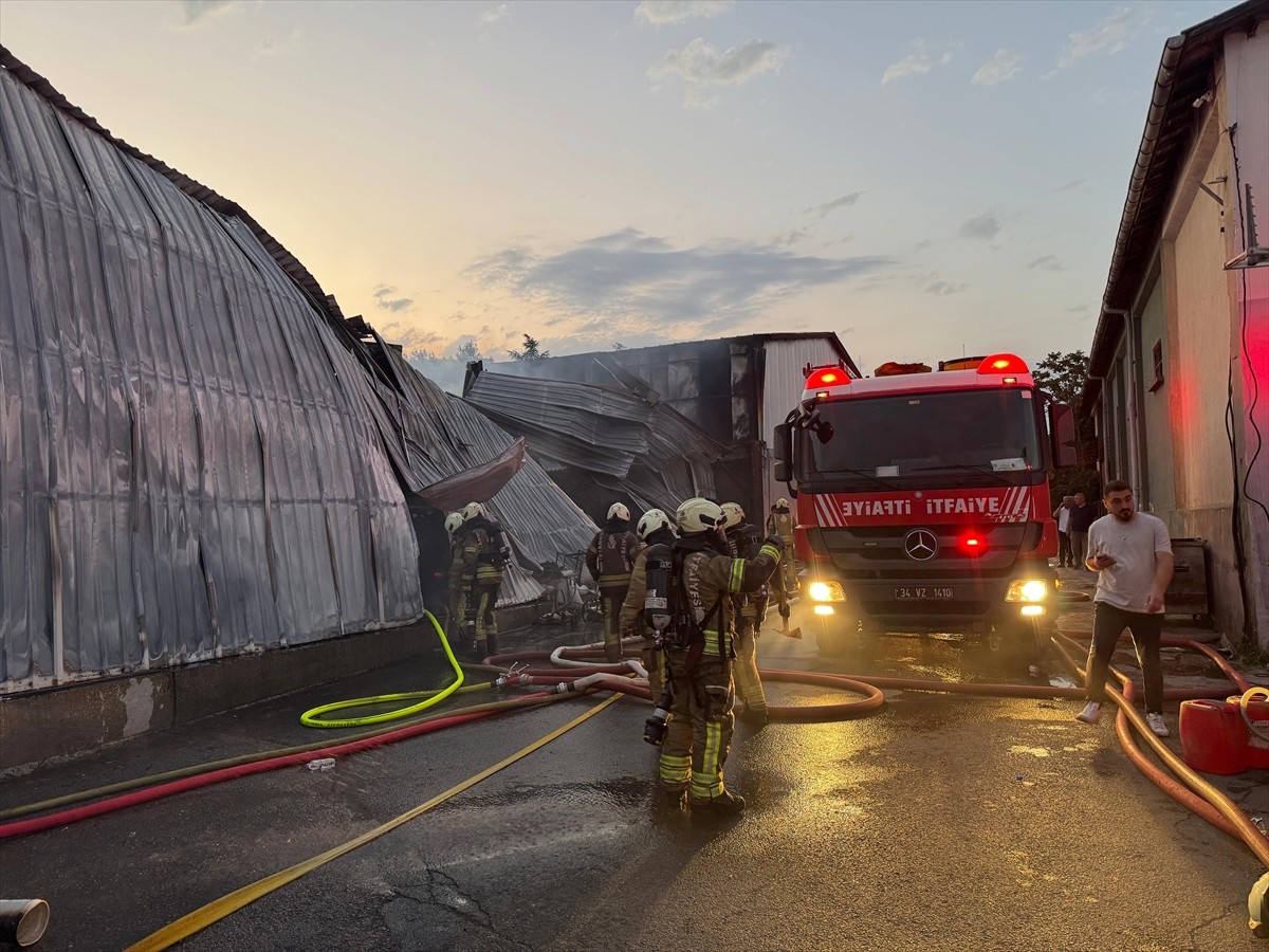 Kartal'da Çavuşoğlu Mahallesi Sanatkarlar Caddesi'ndeki iş yerinde henüz belirlenemeyen bir...