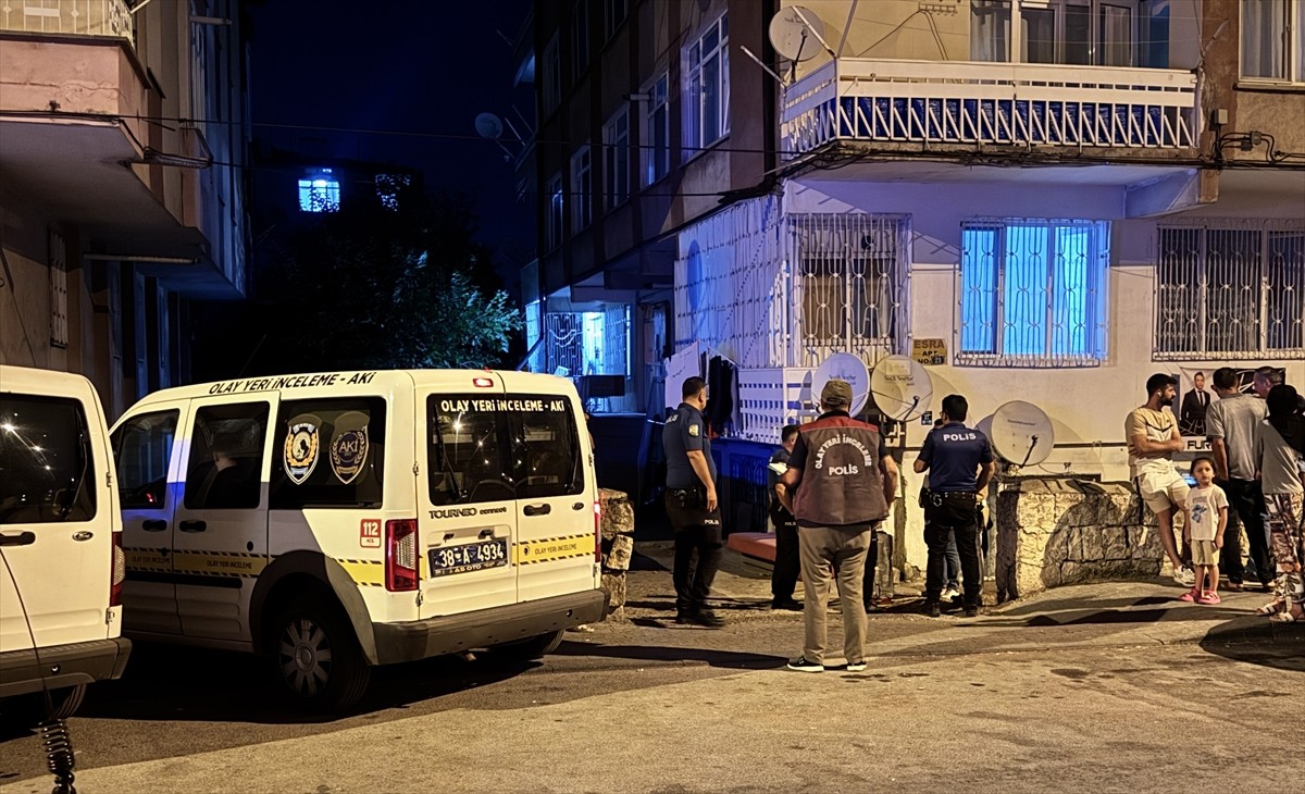 Kayseri'nin Kocasinan ilçesinde eski eşi tarafından bıçaklanan kadın ağır yaralandı. Polis...