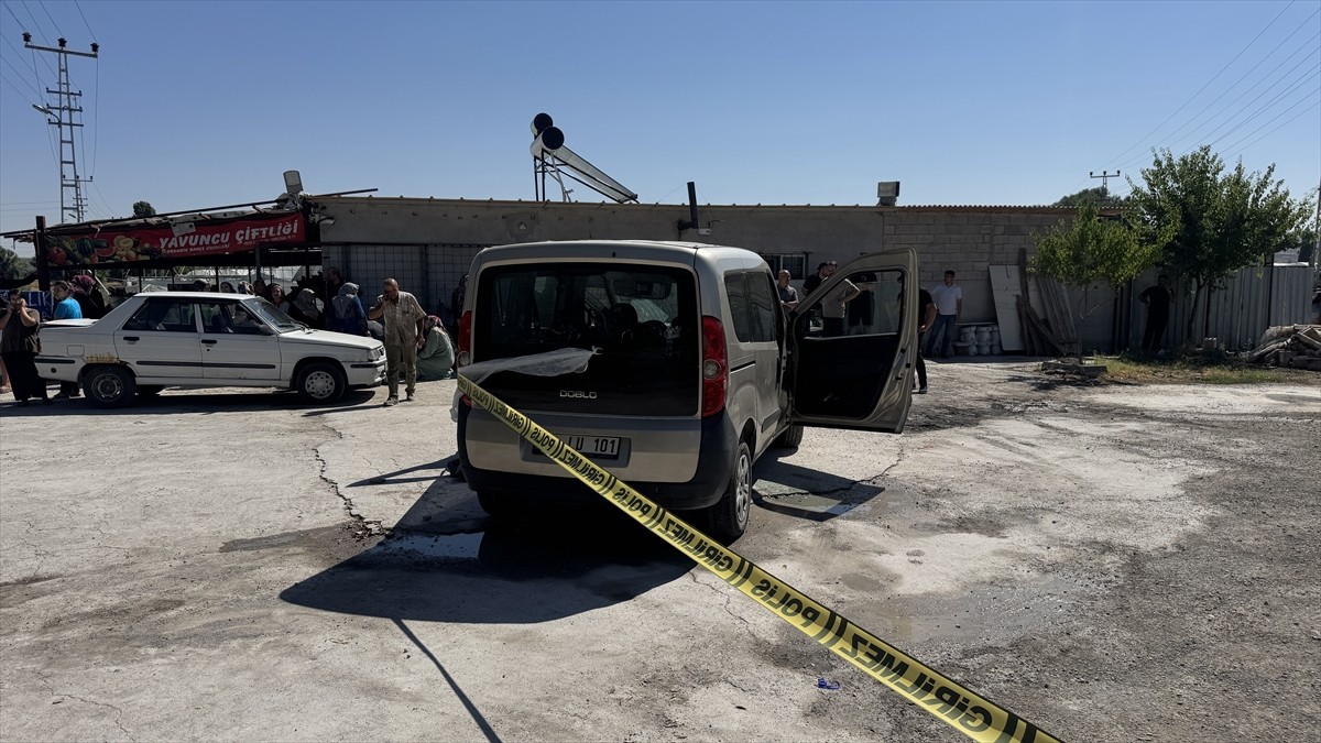 Kayseri'nin Kocasinan ilçesinde hafif ticari aracın çarptığı 1,5 yaşındaki kız çocuğu hayatını...