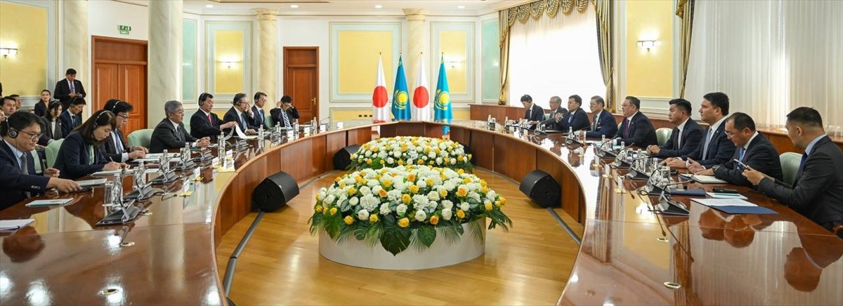 Kazakistan’a resmi ziyaret gerçekleştiren Japonya Dışişleri Bakanı İvaya Takeşi, başkent Astana’da...