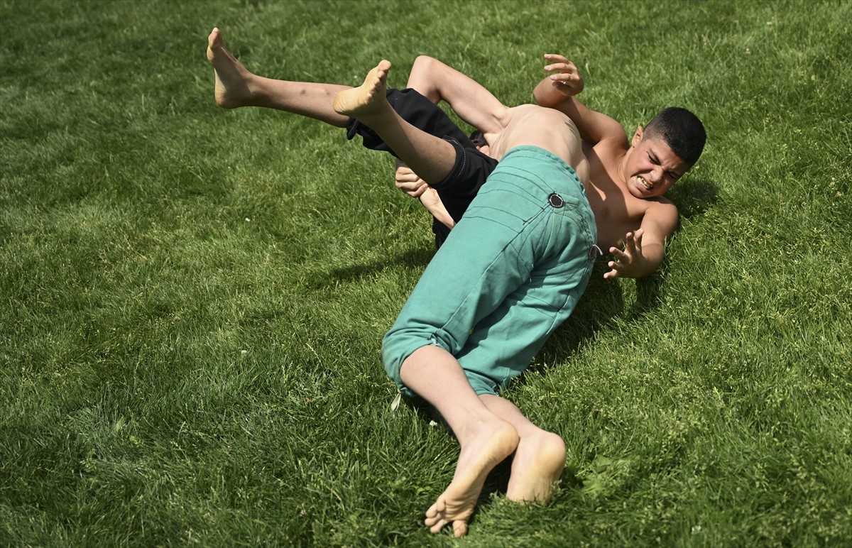 Keçiören Belediyesi 2. Taha Akgül Karakucak Güreşleri, Ankara'da başladı. Ankara Büyükşehir...