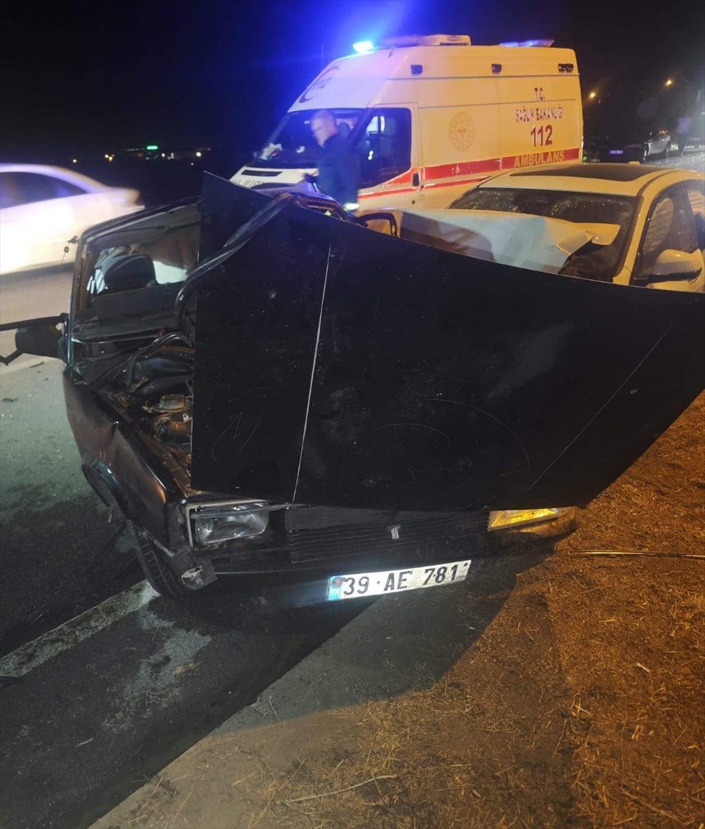 Kırklareli'nde iki otomobilin çarpışması sonucu 1 kişi öldü, 3 kişi yaralandı.