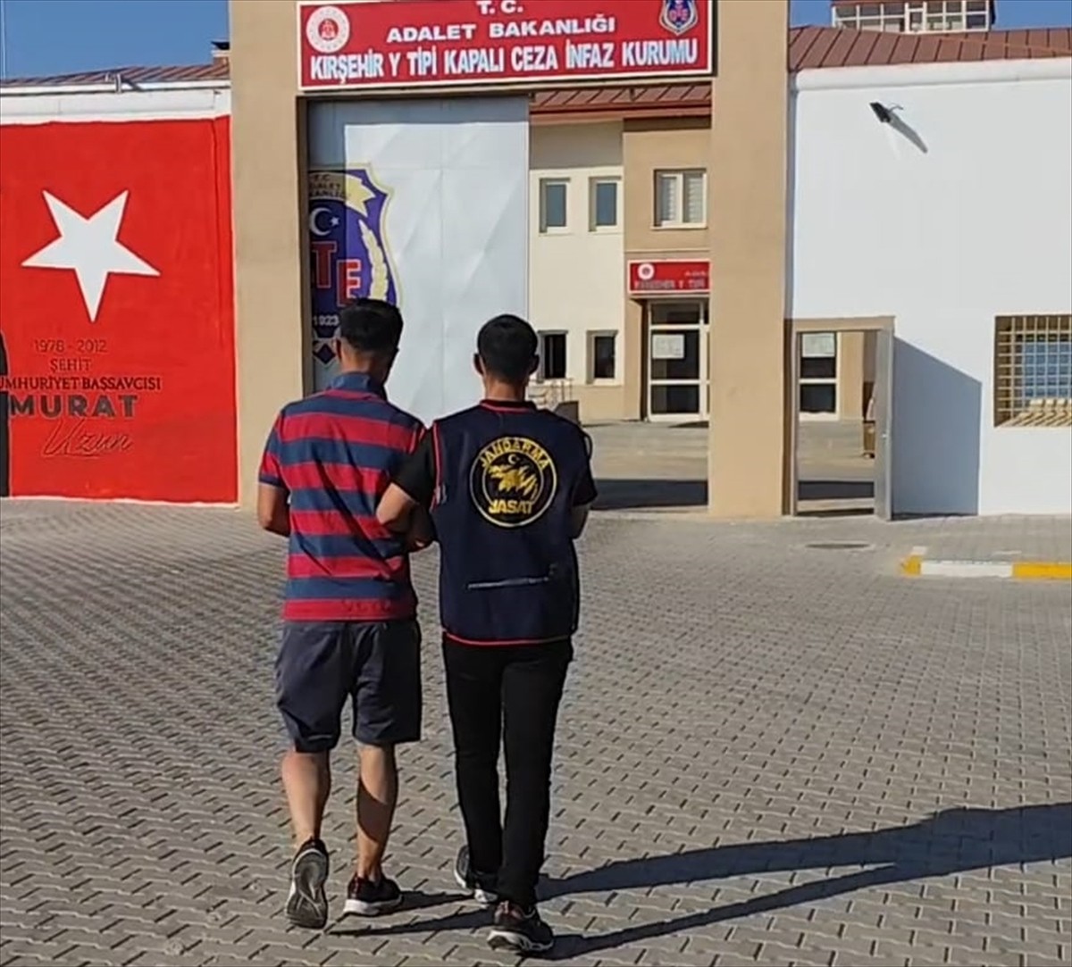 Kırşehir'de, Açık Ceza İnfaz Kurumu'ndan firar eden ve hakkında 10 yıl 9 ay kesinleşmiş hapis...