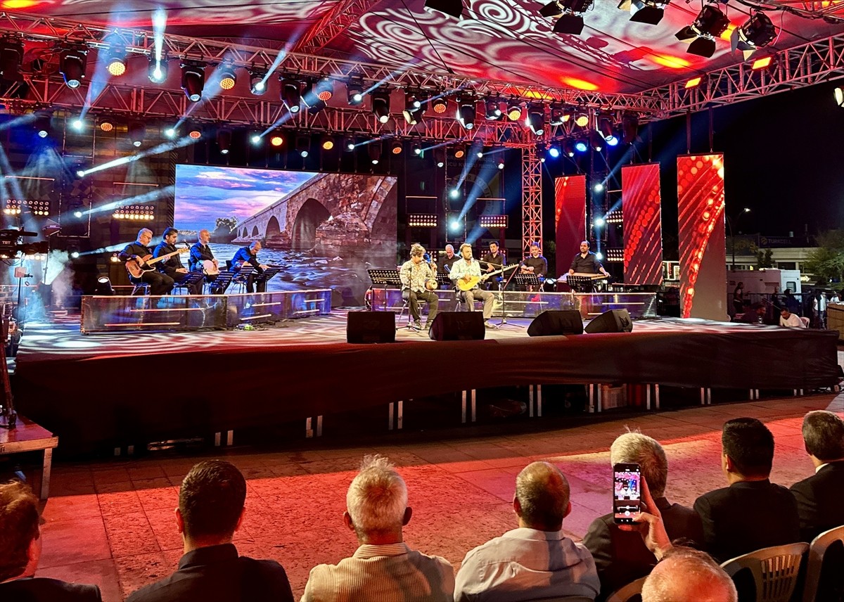 Kırşehir’de, Neşet Ertaş Kültür ve Müzik Festivali kapsamında TRT sanatçıları ve konukların...