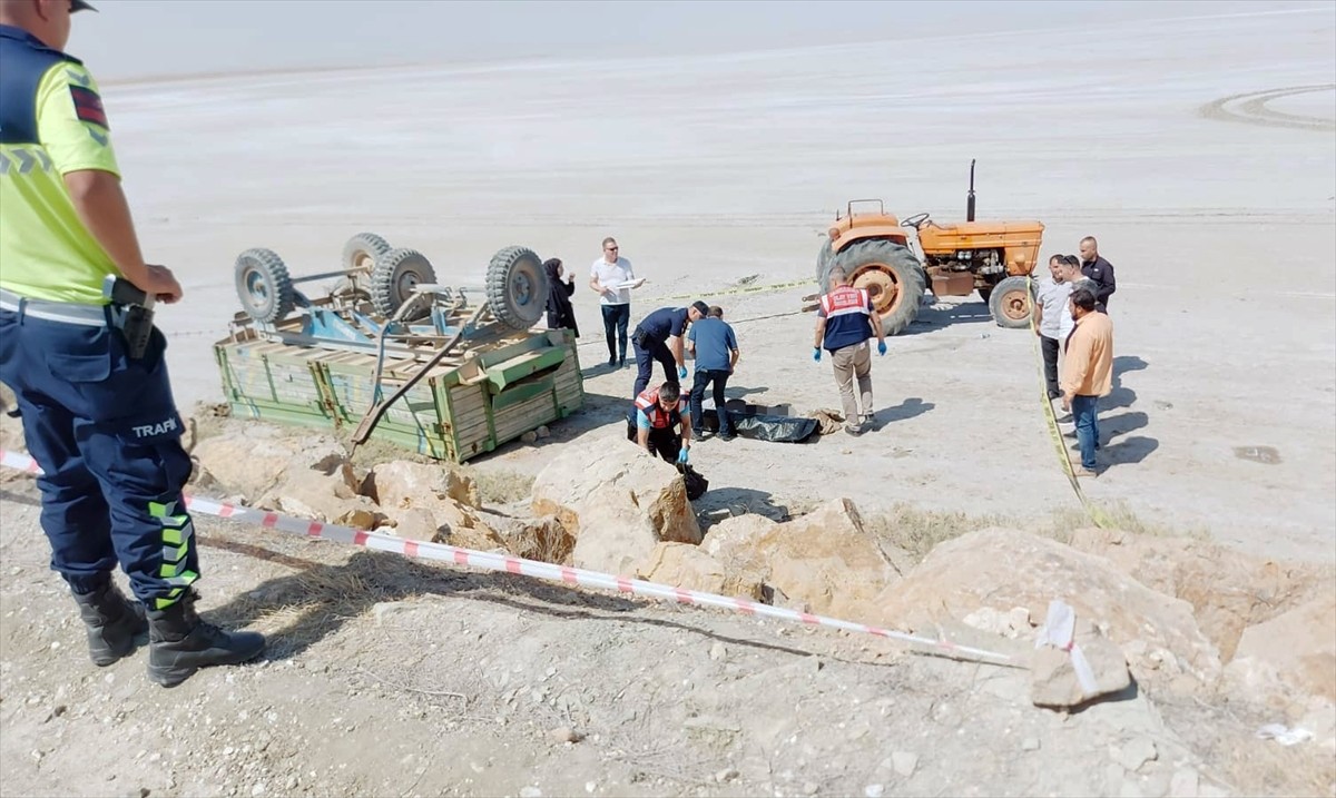  Konya'nın Kulu ilçesinde seyir halindeki traktörden ayrılan römorkun devrilmesi sonucu 1 kişi...