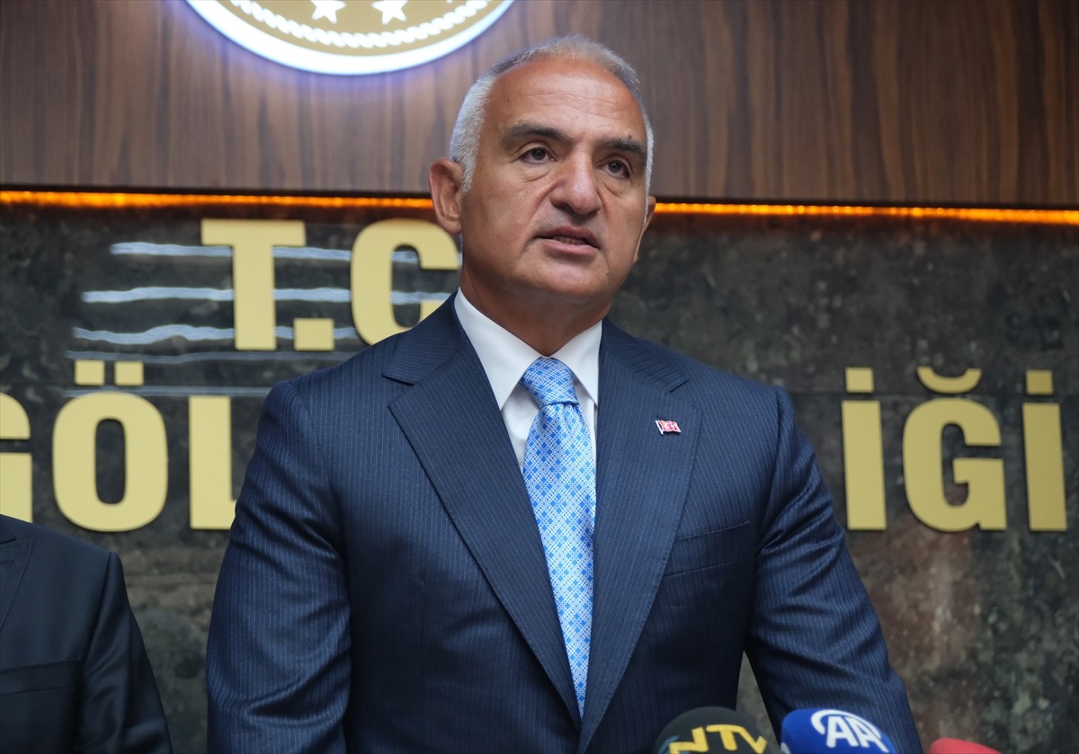 Kültür ve Turizm Bakanı Mehmet Nuri Ersoy (ortada), çeşitli temaslarda bulunmak üzere geldiği...