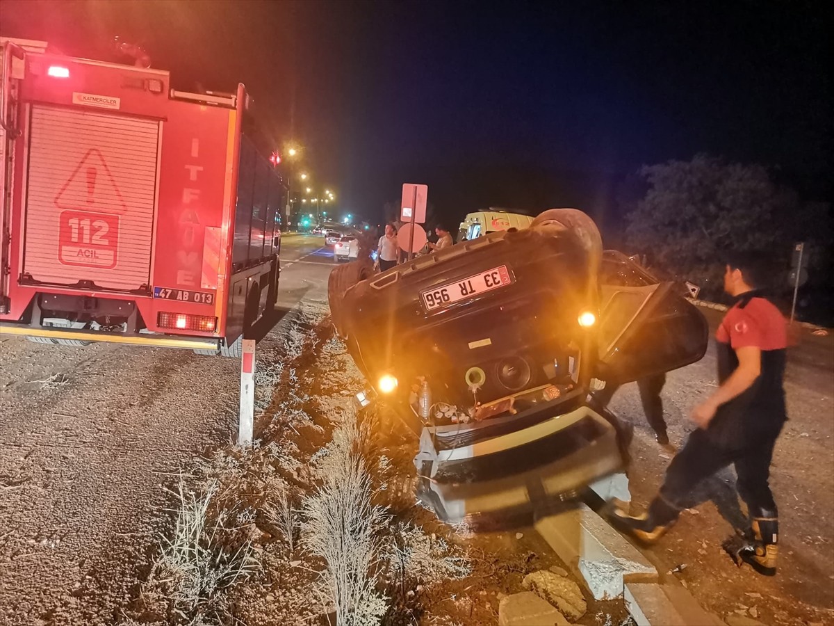 Mardin'in merkez Artuklu ilçesinde otomobilin devrilmesi sonucu 3 kişi yaralandı. Kaza yerine 112...