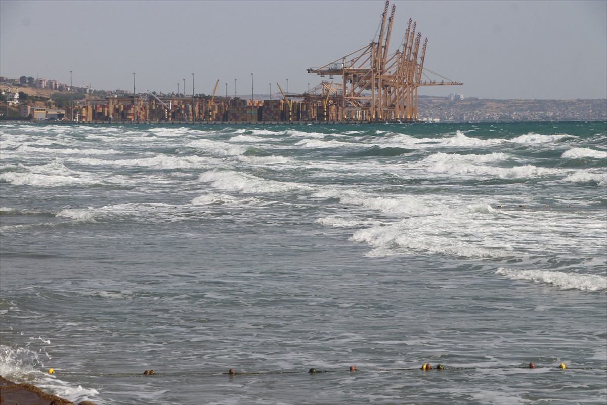 Marmara Denizi'nde 3 gündür etkili olan poyraz, Tekirdağ'da deniz ulaşımında aksamalara yol...