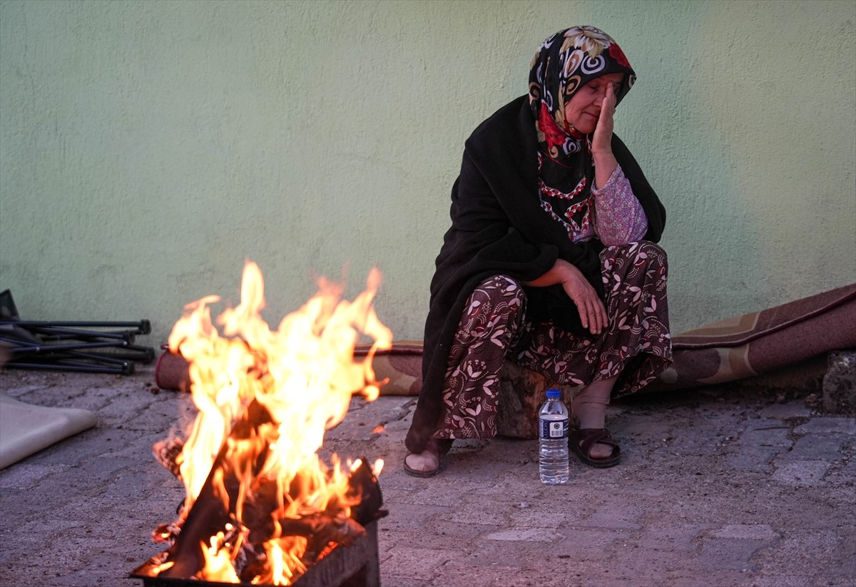 Merkez üssü Balıkesir'in Sındırgı ilçesi olan 6,1 büyüklüğündeki depremden etkilenen mahallelerin...