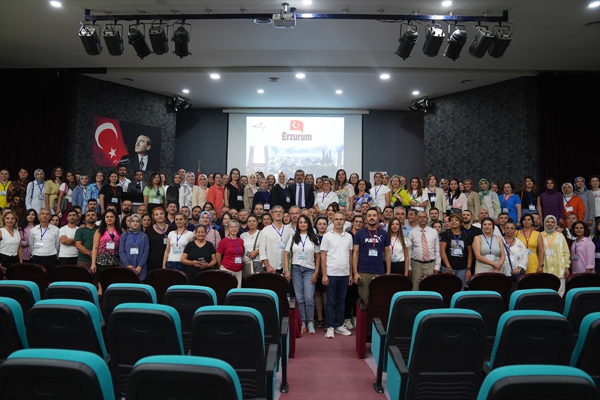 Milli Eğitim Bakanı Yusuf Tekin, Erzurum Hizmetiçi Eğitim Enstitüsü'nde düzenlenen "Türkiye...