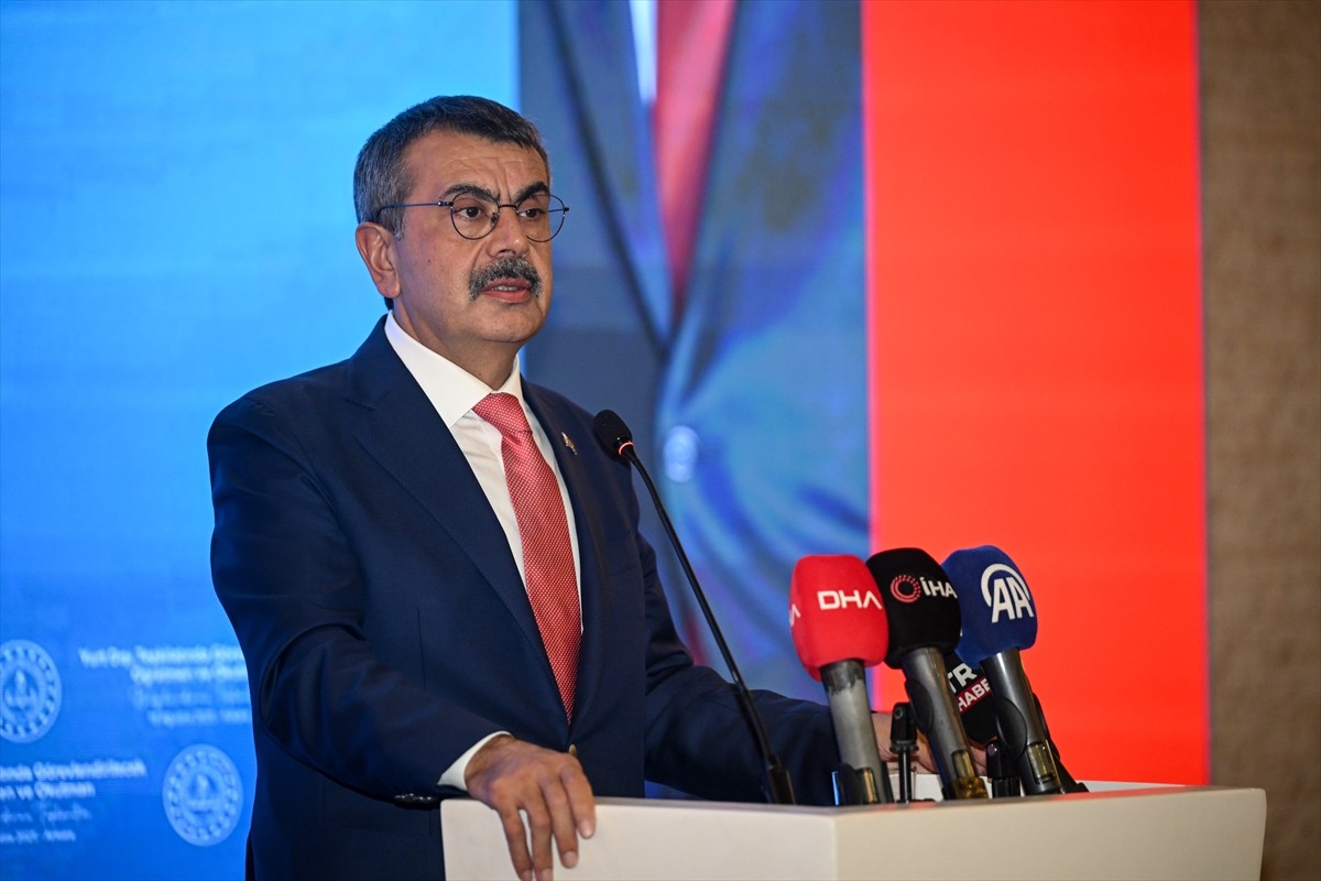 Milli Eğitim Bakanı Yusuf Tekin (sol 3), Kızılcahamam'da bir otelde düzenlenen "Yurtdışı...