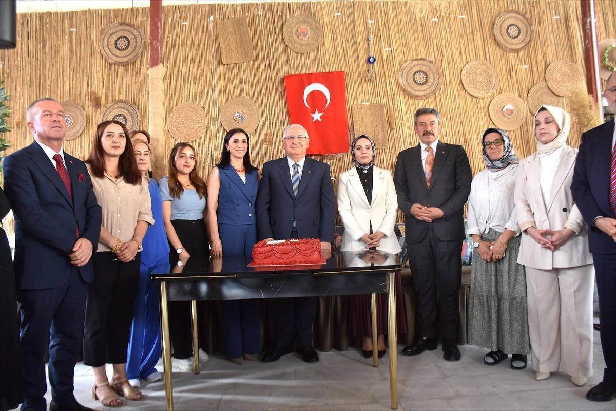 Milli Savunma Bakanı Yaşar Güler (solda), Hakkari'deki programı kapsamında Hakkari Valiliğini...