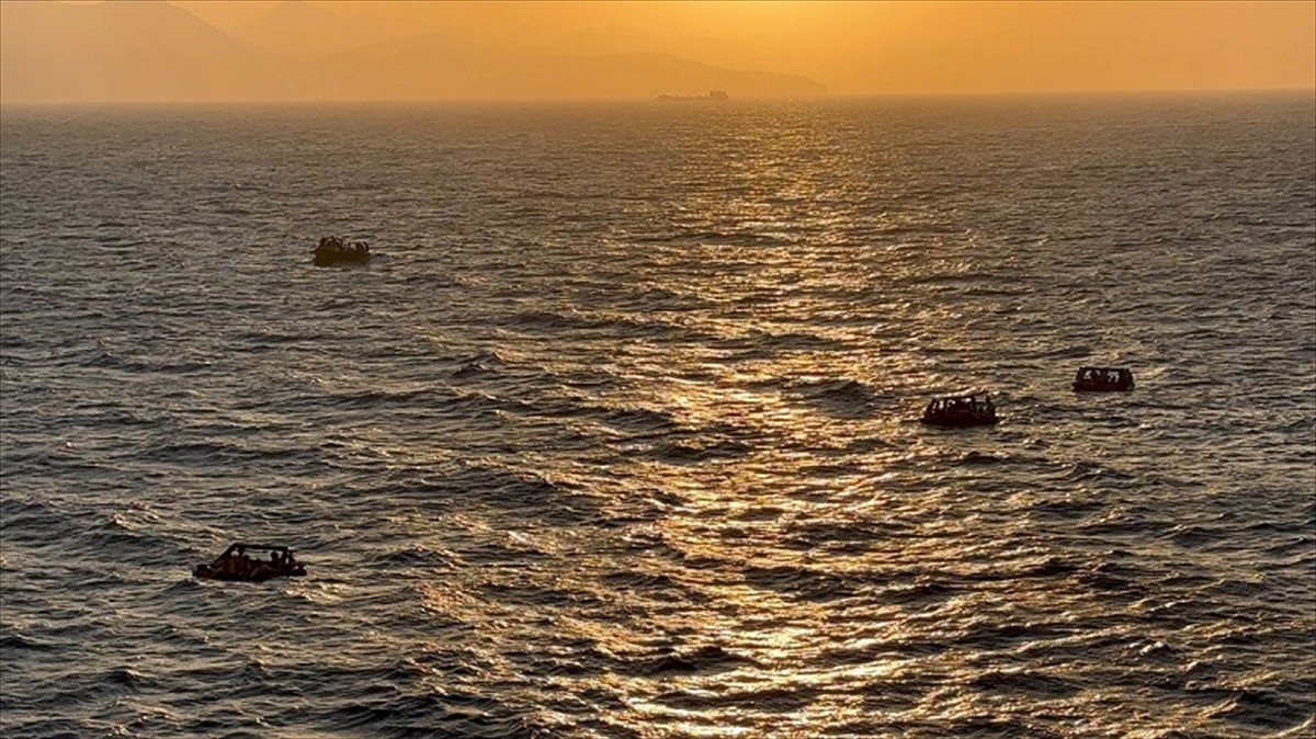 Muğla'nın Datça ilçesi açıklarında 86 düzensiz göçmen kurtarıldı. İlçe açıklarında can sallarında...