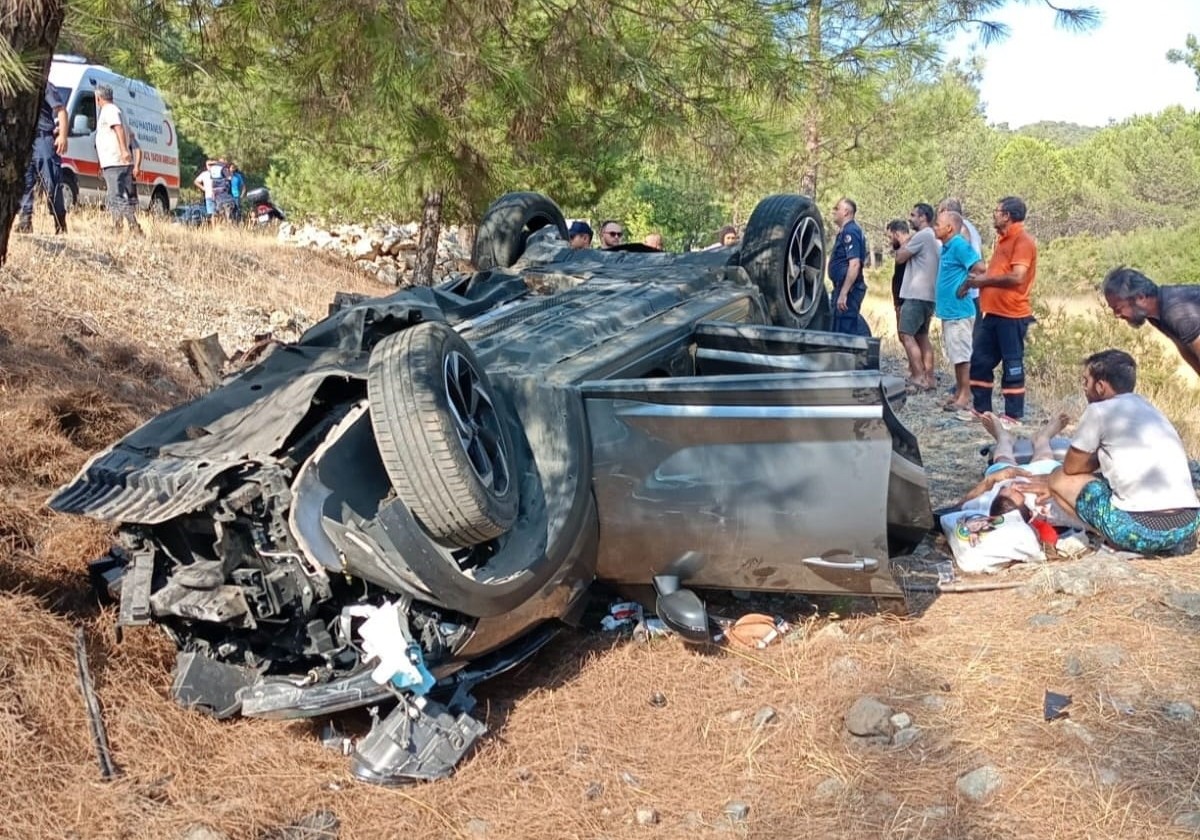 Muğla'nın Marmaris ilçesinde iki otomobilin çarpıştığı kazada 5 kişi yaralandı. Olay yerine 112...