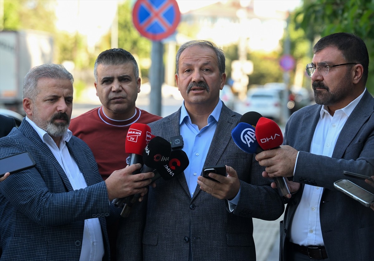 Sağlık-Sen Genel Başkanı Mahmut Faruk Doğan, 8. Dönem Kamu Toplu Sözleşmesi kapsamında sunulan...