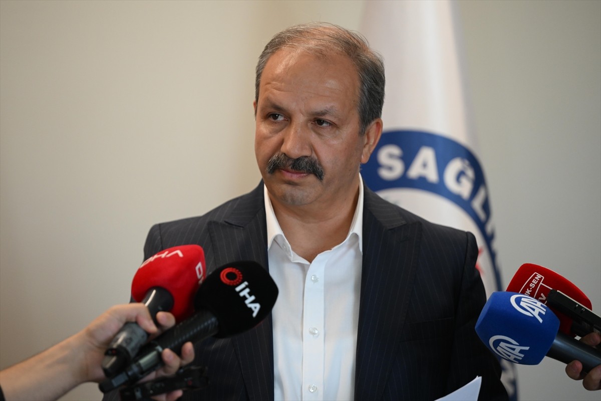 Sağlık-Sen Genel Başkanı Mahmut Faruk Doğan, Kamu İşveren Heyeti ile uzlaşmaya varılan 11 hizmet...