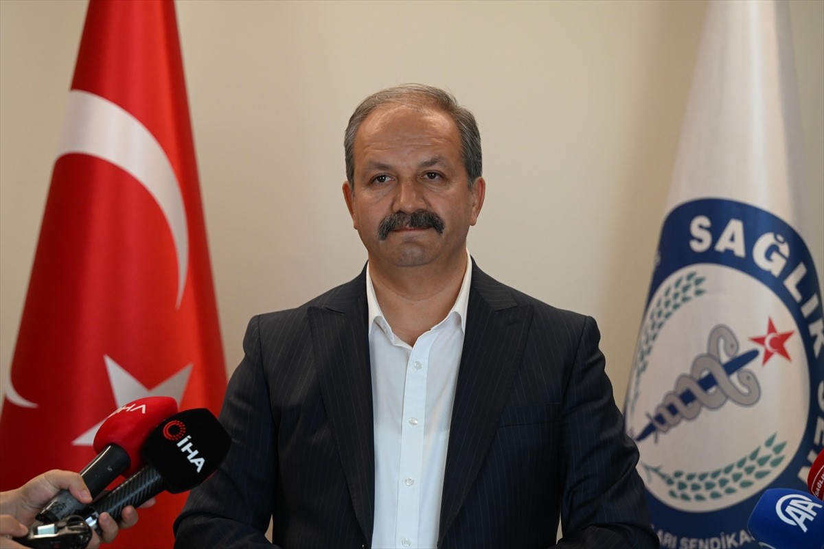 Sağlık-Sen Genel Başkanı Mahmut Faruk Doğan, Kamu İşveren Heyeti ile uzlaşmaya varılan 11 hizmet...