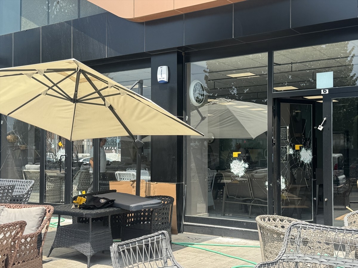 Sakarya'nın Serdivan ilçesinde bahçe mobilyaları satan iş yeri kurşunlayan şüpheli ya da...