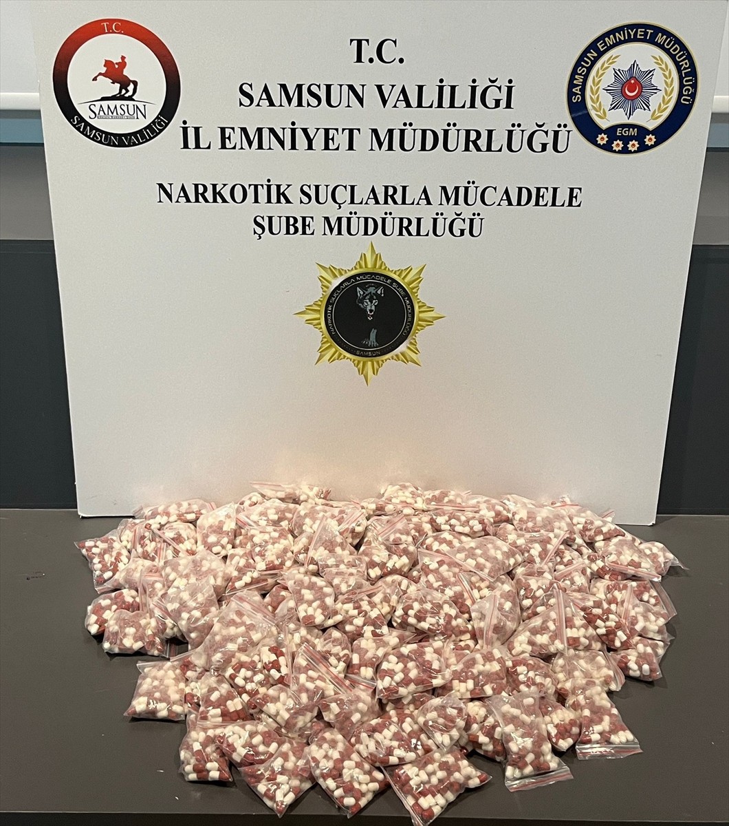 Samsun'da uyuşturucu operasyonunda 6 şüpheli gözaltına alındı. Operasyonda, 9 bin 943 adet...