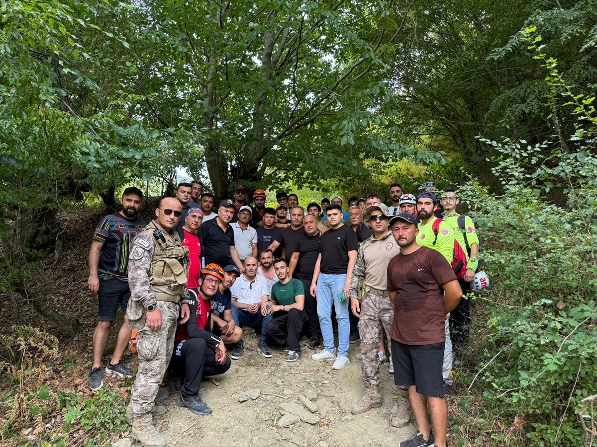 Samsun'un Alaçam ilçesinde kaybolan 55 yaşındaki Alzheimer hastası Vedat Ceylan, iki gün süren...