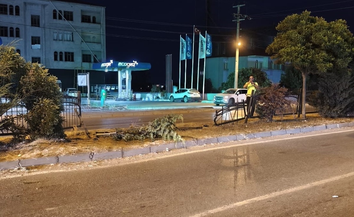Samsun'un Bafra ilçesinde, düğün konvoyunda yaşanan kazada gelin ile nedimesi yaralandı.