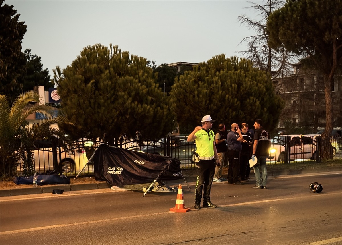Samsun'un merkez Atakum ilçesinde motosikletin çarptığı yaya öldü, sürücü yaralandı.
