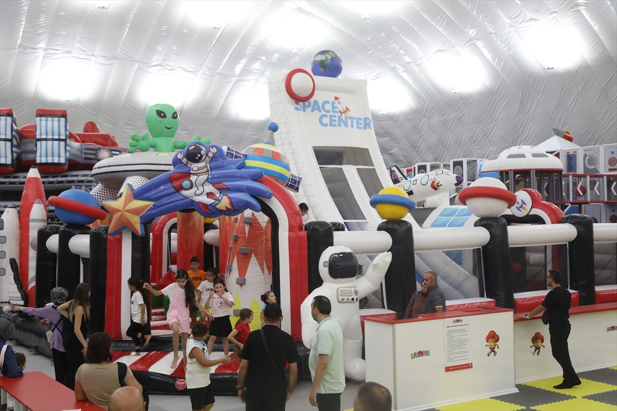 Samsun Büyükşehir Belediyesince çocuklara büyük alanda oyun oynama imkanı sunulması amacıyla...