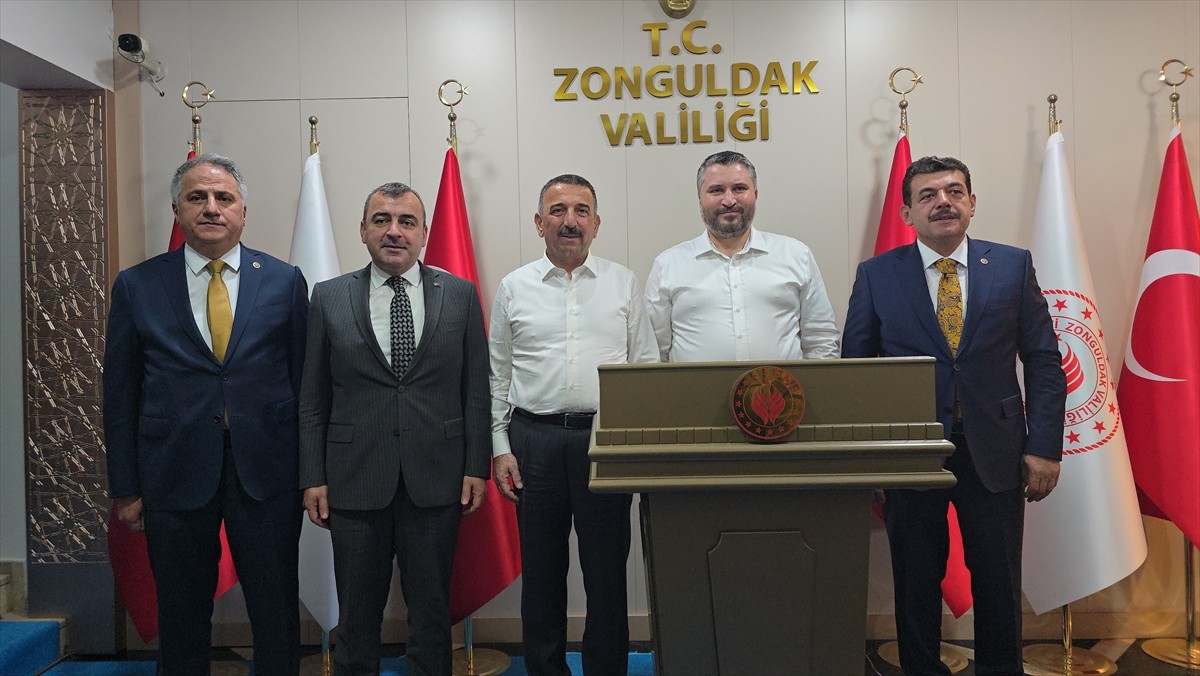 Sanayi ve Teknoloji Bakan Yardımcısı Oruç Baba İnan (solda), Zonguldak Valisi Osman...