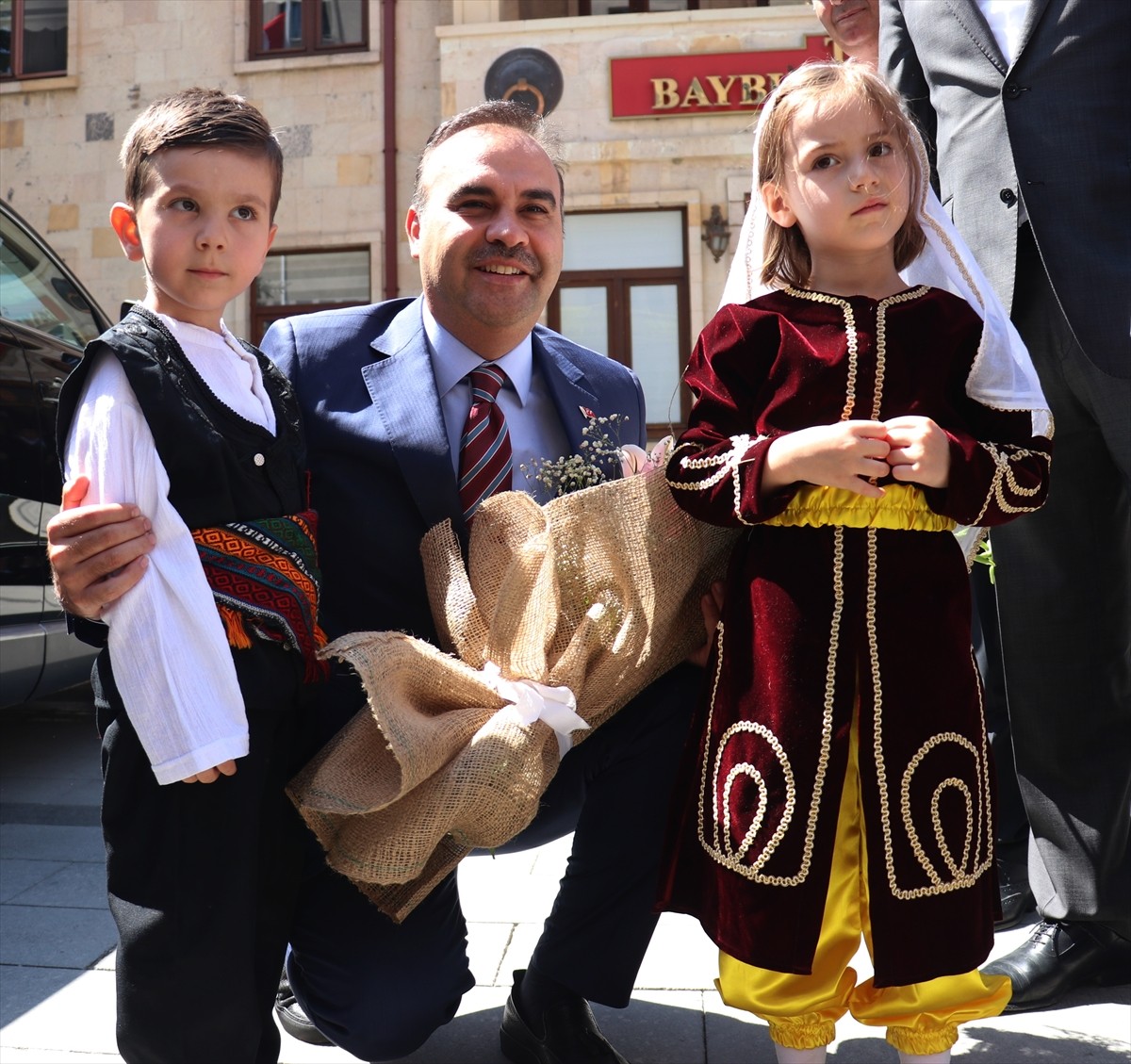 Sanayi ve Teknoloji Bakanı Mehmet Fatih Kacır, kentteki temasları kapsamında Bayburt Valisi...