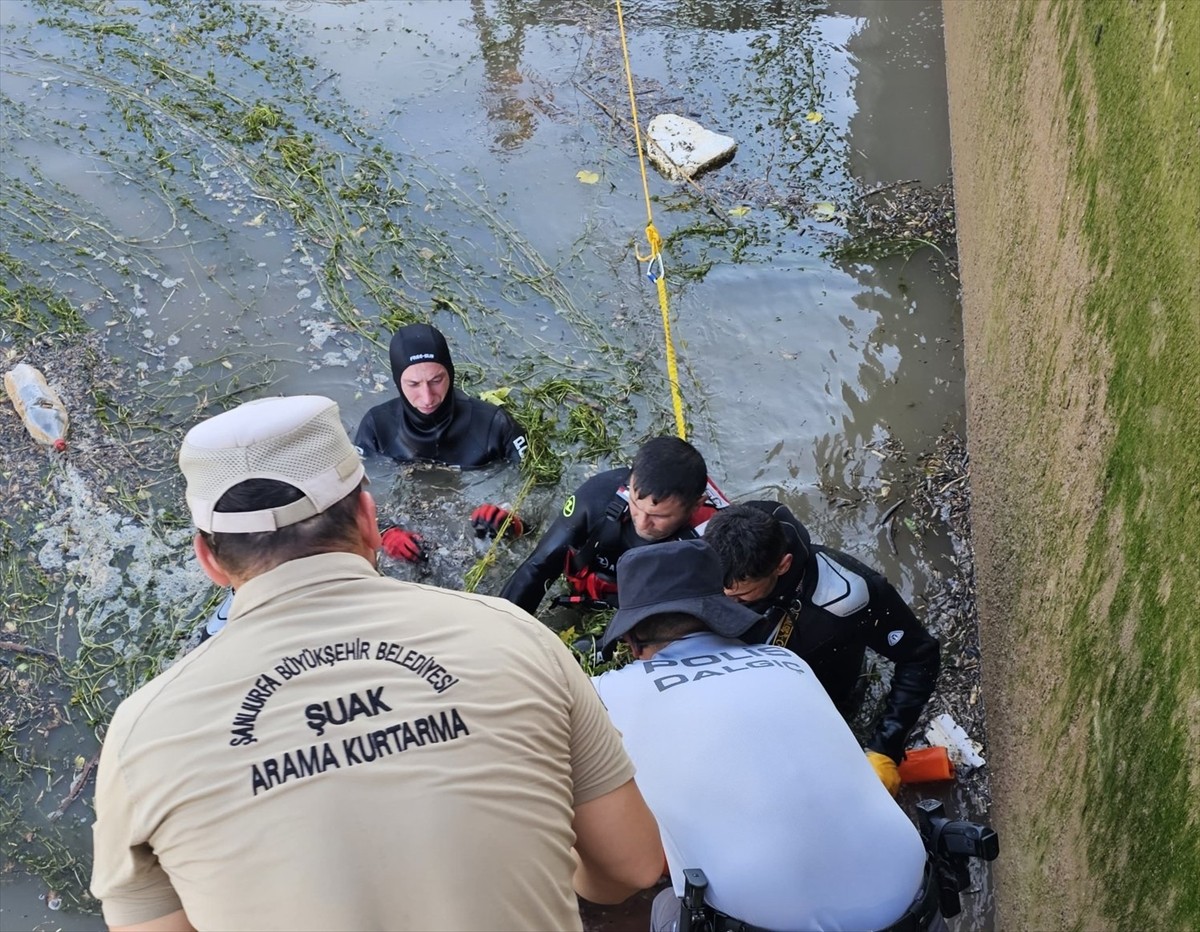 Şanlıurfa'nın Eyyübiye ilçesinde sulama kanalına giren çocuk hayatını kaybetti. Şanlıurfa...