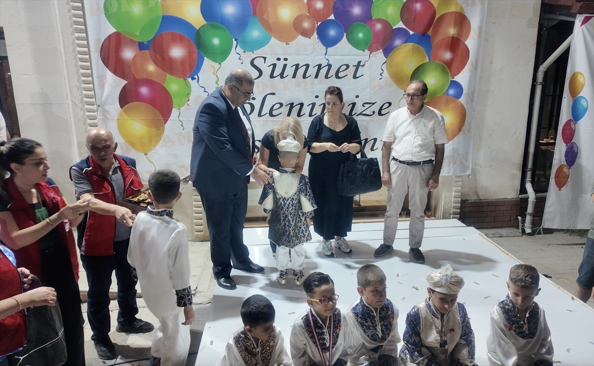 Şanlıurfa Vakıflar Bölge Müdürlüğünce, Adıyaman'da 25 çocuk için sünnet şöleni...