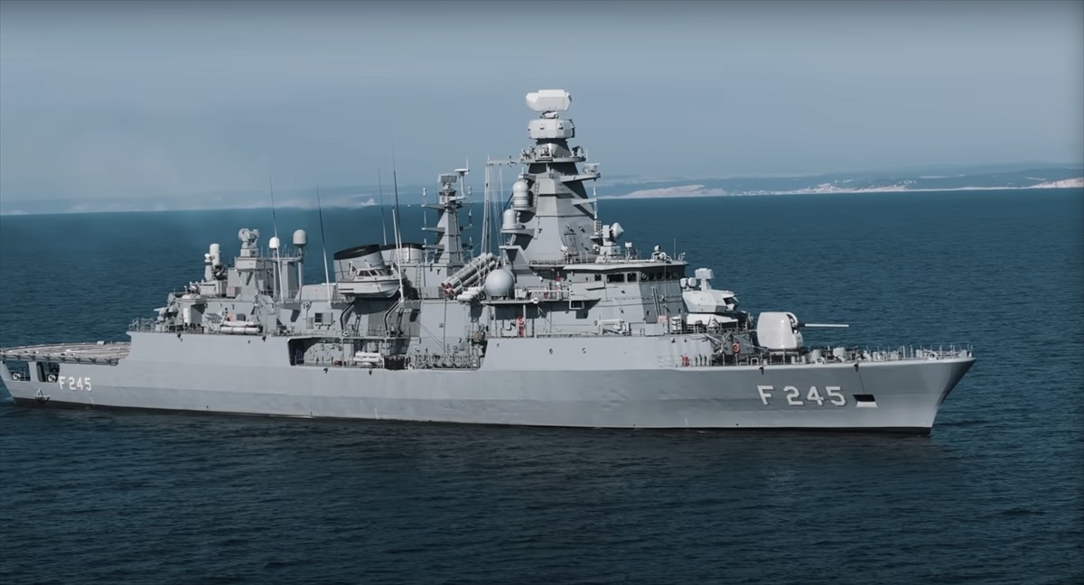 Savaş yönetim sistemiyle kapsamlı bir modernizasyondan geçen TCG ORUÇREİS (F-245) fırkateyni...