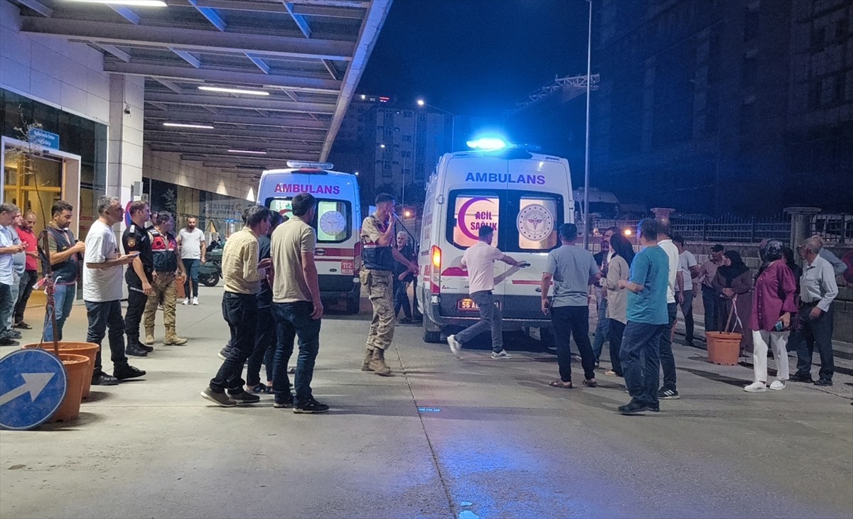 Siirt’in Eruh ilçesinde arazi anlaşmazlığı nedeniyle çıkan silahlı kavgada 1 kişi hayatını...