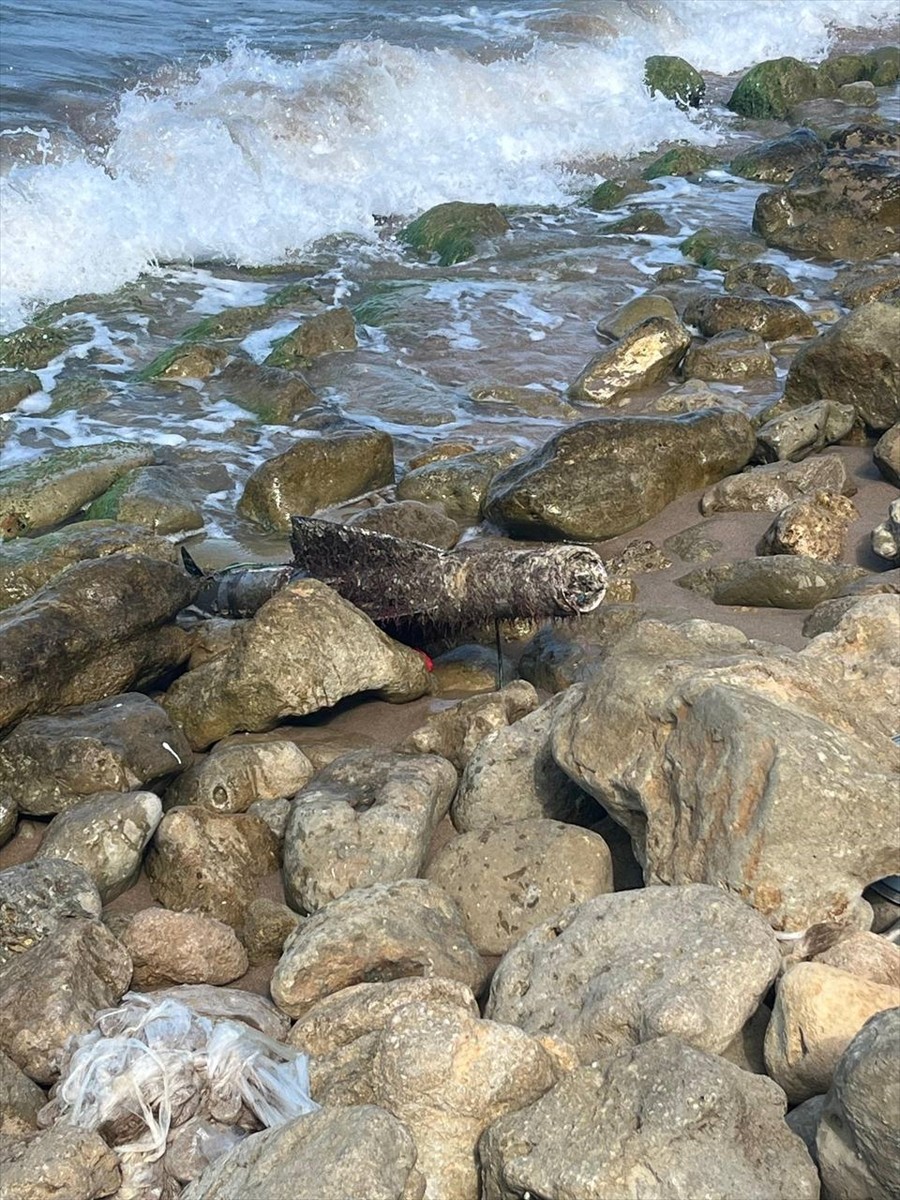 Şile'de sahile vuran ve mühimmat olduğu değerlendirilen cisim ekipler tarafından imha edildi.