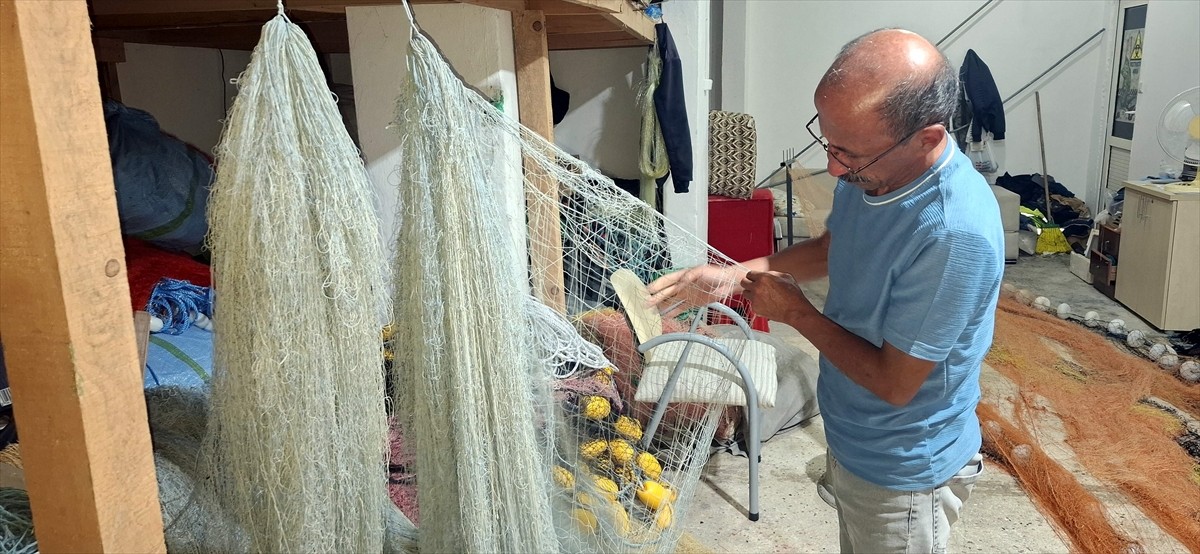  Sinop'ta balıkçılar av yasağının sona ereceği 1 Eylül'de denize açılmak için son hazırlıklarını...