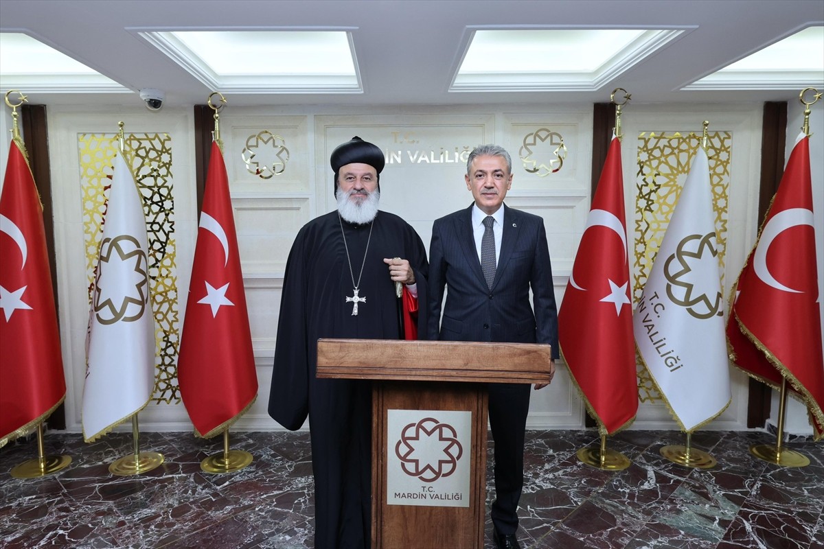 Süryani Ortodoks Kilisesi Patriği Mor İğnatius II. Efrem Kerim, Mardin Valiliğini ziyaret ederek...