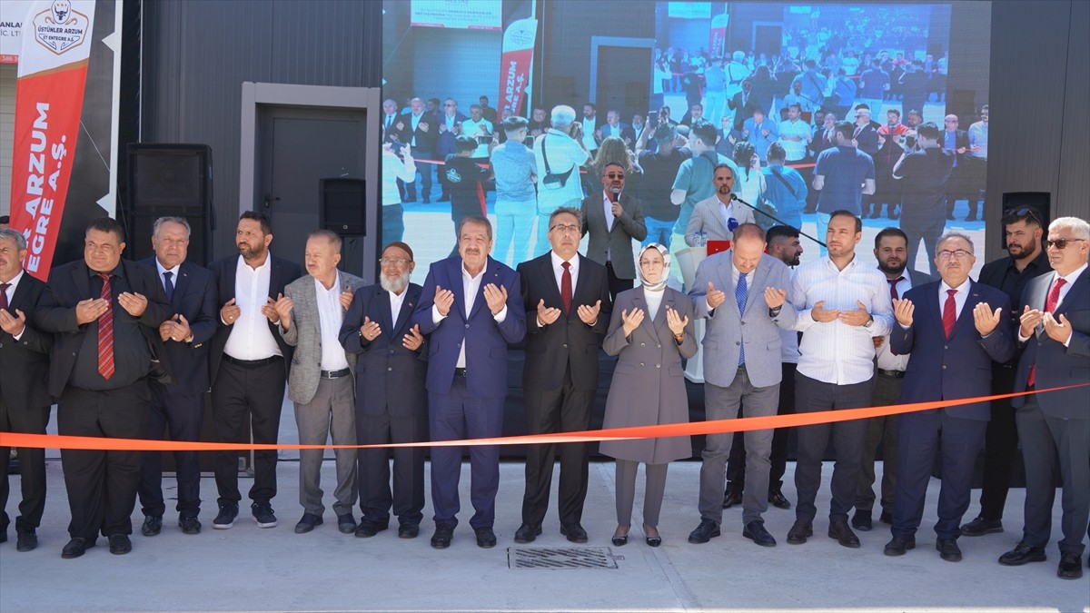 Tarım ve Orman Bakan Yardımcısı Prof. Dr. Ahmet Gümen, Ankara'nın Polatlı ilçesinde, bir entegre...