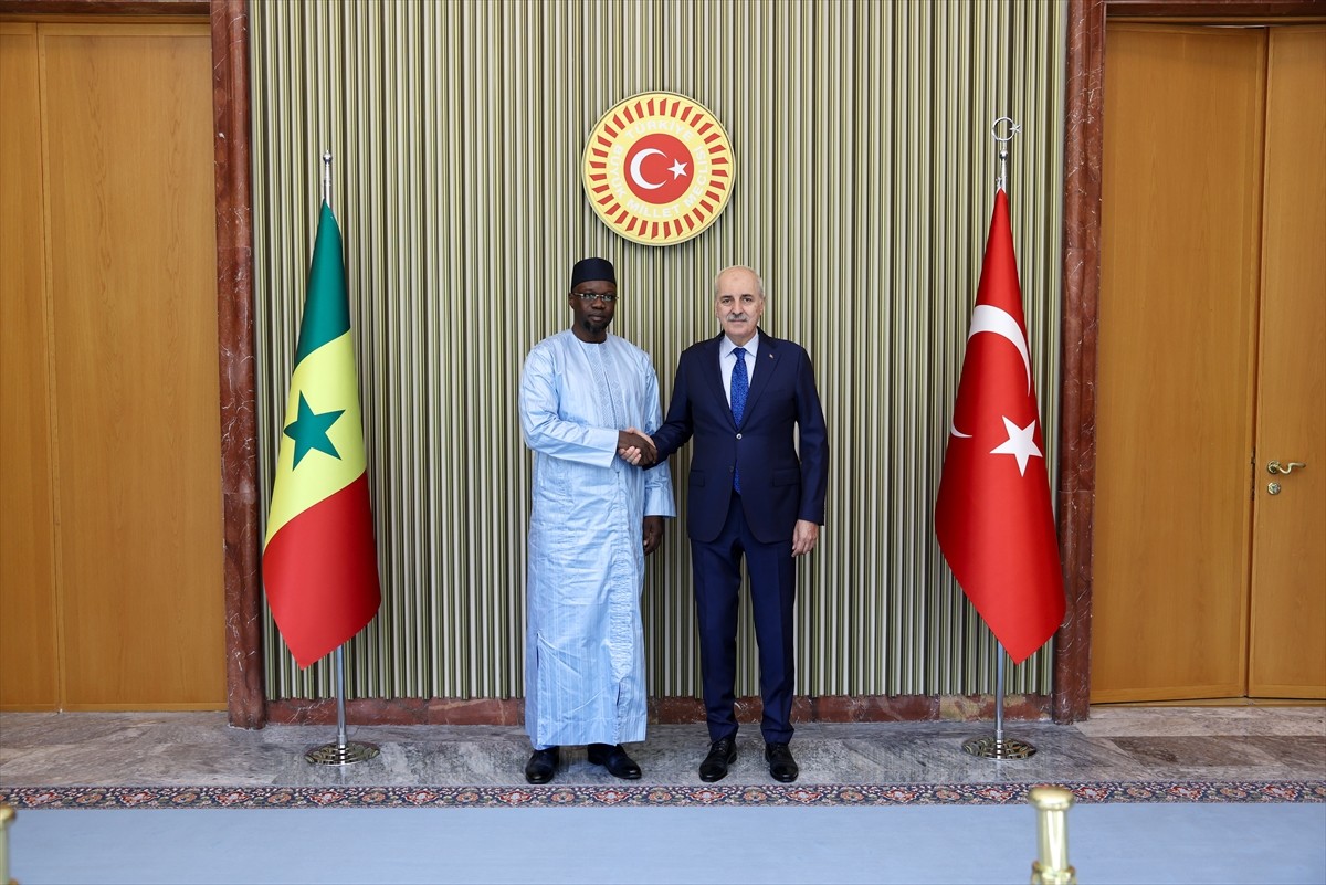 TBMM Başkanı Numan Kurtulmuş, Türkiye'ye resmi ziyaret gerçekleştiren Senegal Başbakanı Ousmane...