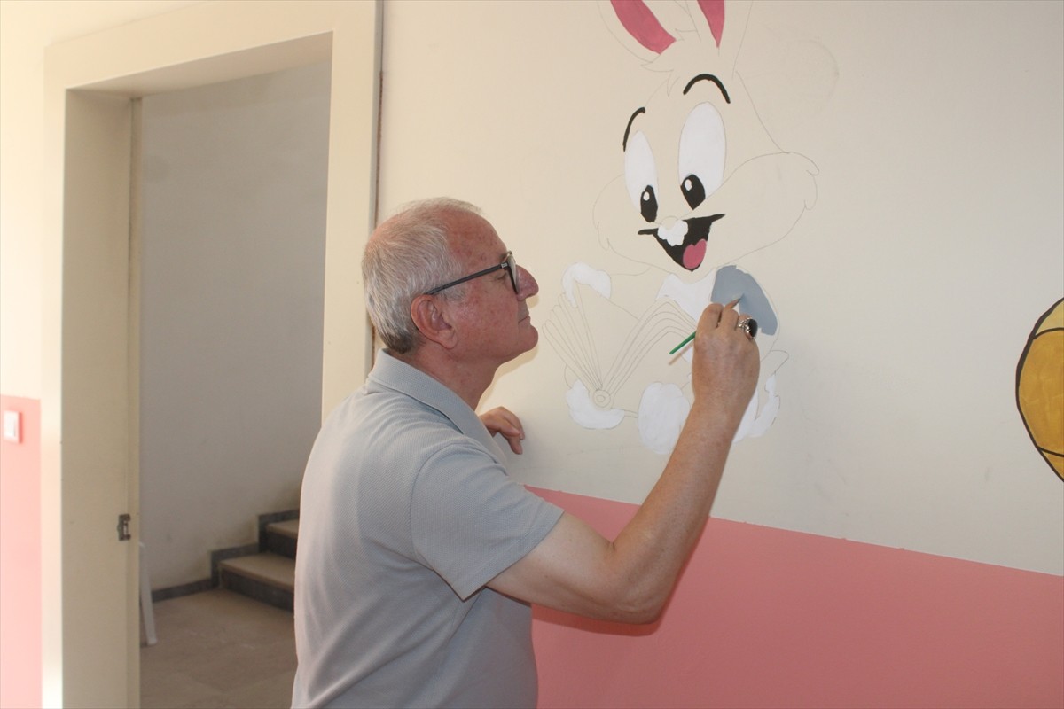 Tekirdağ’ın Çerkezköy ilçesinde Fevzipaşa İlkokulu Müdürü Mustafa Gündüz ve okulda özel eğitim...