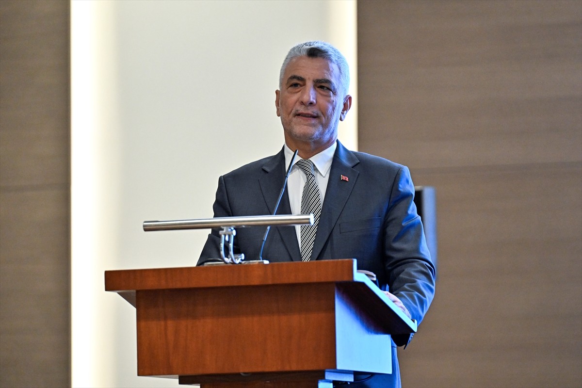 Ticaret Bakanı Ömer Bolat, Türkiye-Senegal İş Forumu'na katılarak konuşma yaptı.