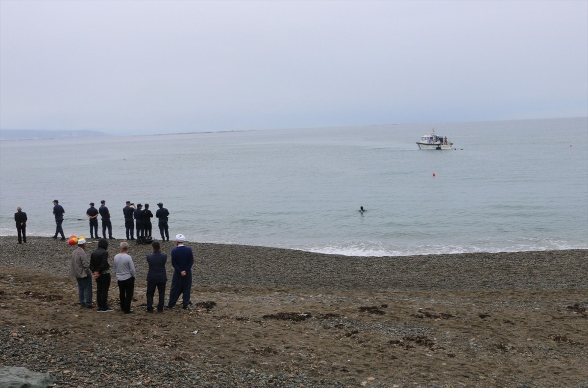 Trabzon'un Of ilçesinde denizde kaybolan çocuğun cansız bedenine ulaşıldı.