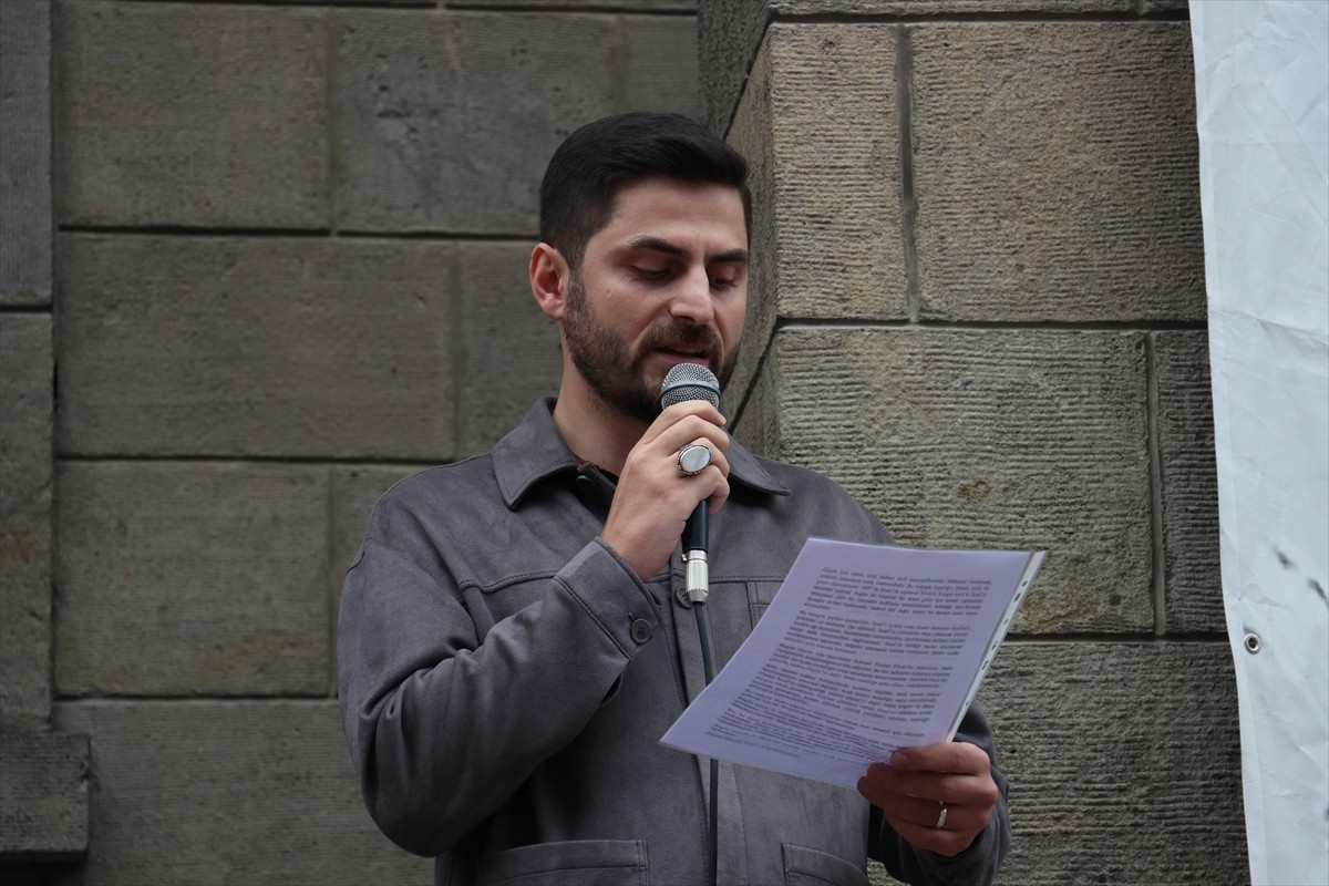 Trabzon'un Ortahisar ilçesinde Filistin'e destek için yürüyüş gerçekleştirildi.