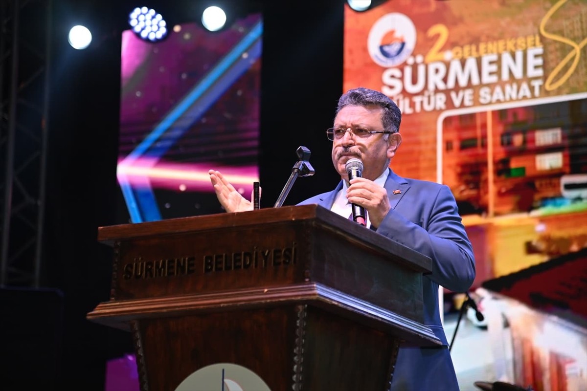 Trabzon'un Sürmene ilçesinde Kent Meydanı'nda "Geleneksel 2. Sürmene Kültür ve Sanat Şenliği"...