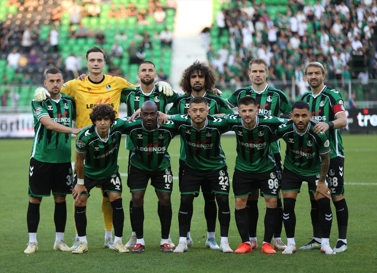 Trendyol 1. Lig'in 4. haftasında Sakaryaspor ile Boluspor, Yeni Atatürk Stadı'nda karşılaştı....